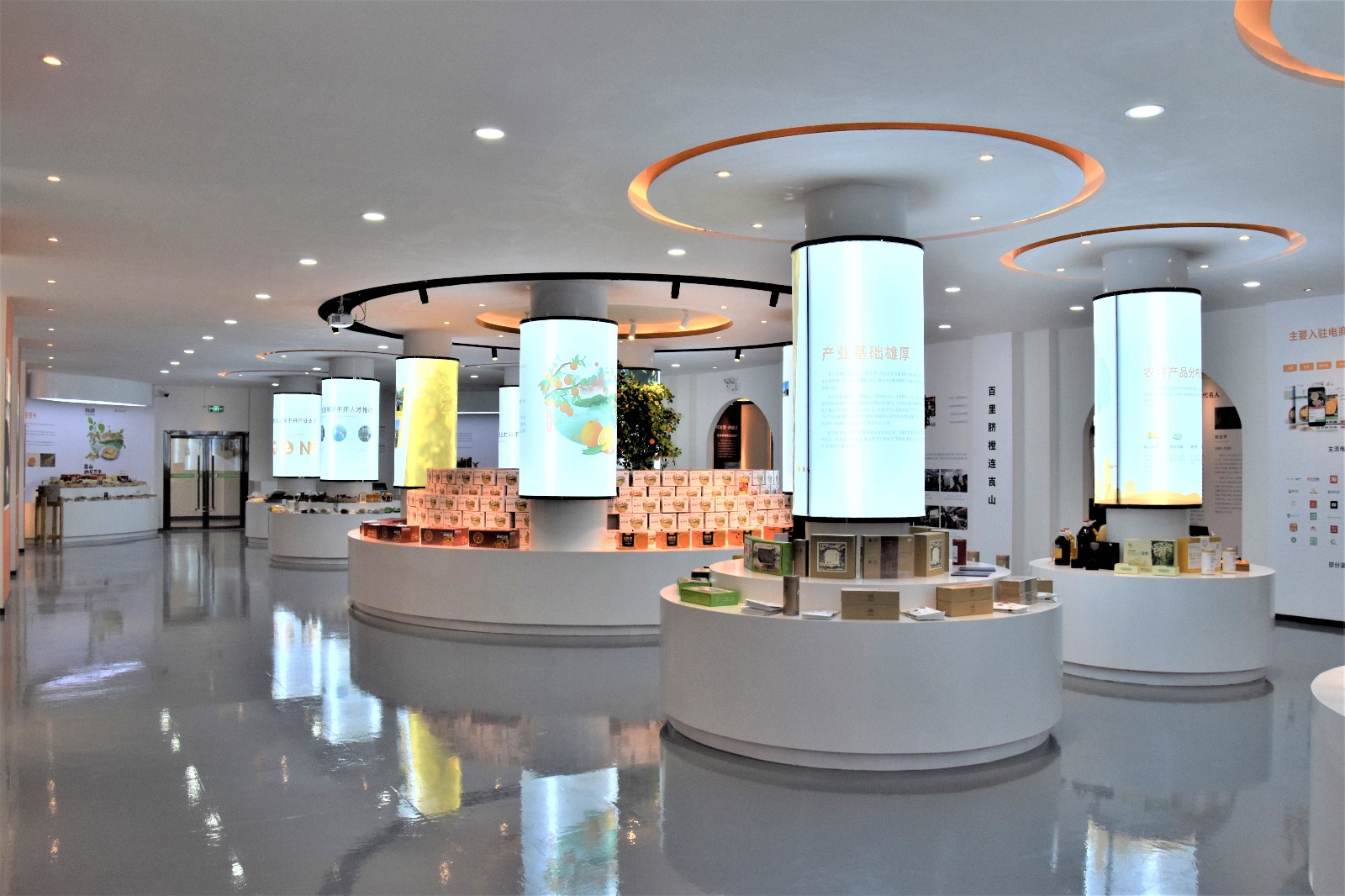 公共服務中心O2O展銷館.jpg 公共服務中心O2O展銷館.jpg