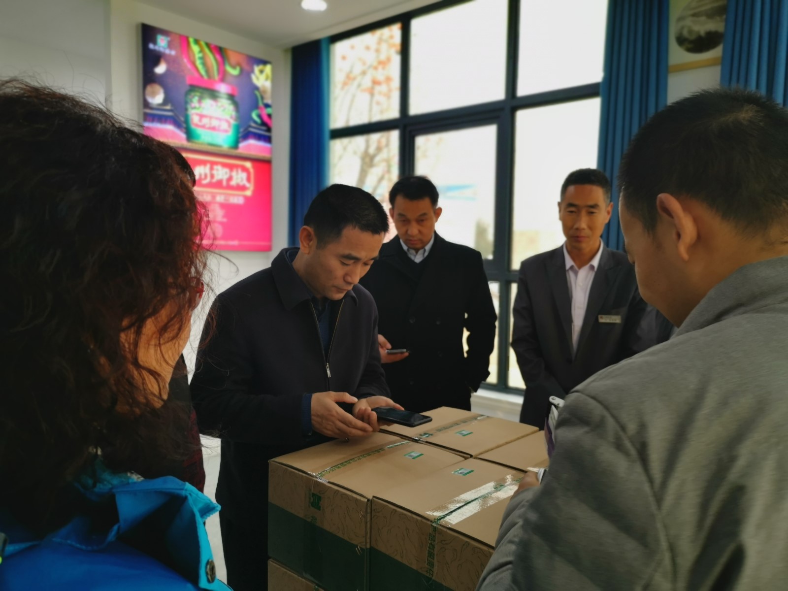 楊局長掃溯源標簽碼.jpg 楊局長掃溯源標簽碼.jpg